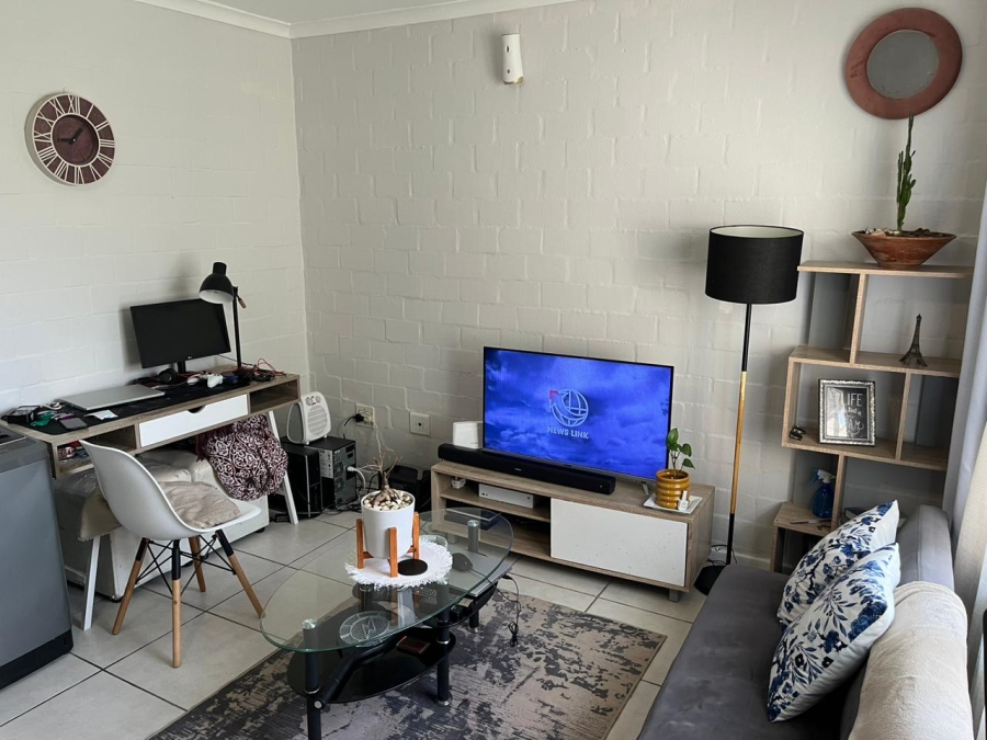 To Let 1 Bedroom Property for Rent in Table View Western Cape